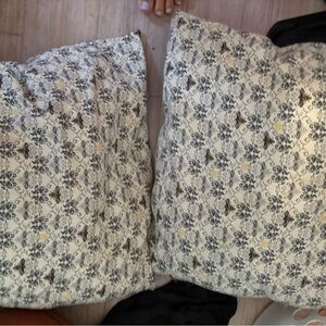 Handmade sinking pillows